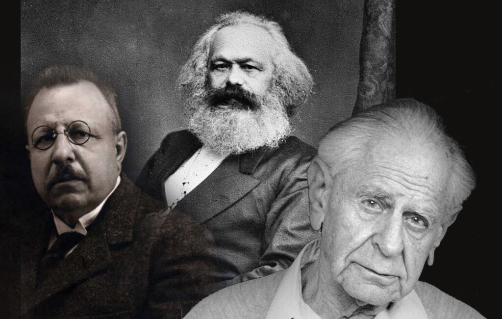 "Ritratti di Benedetto Croce, Karl Marx e Karl Popper: confronto simbolico tra idealismo, marxismo e critica liberale.