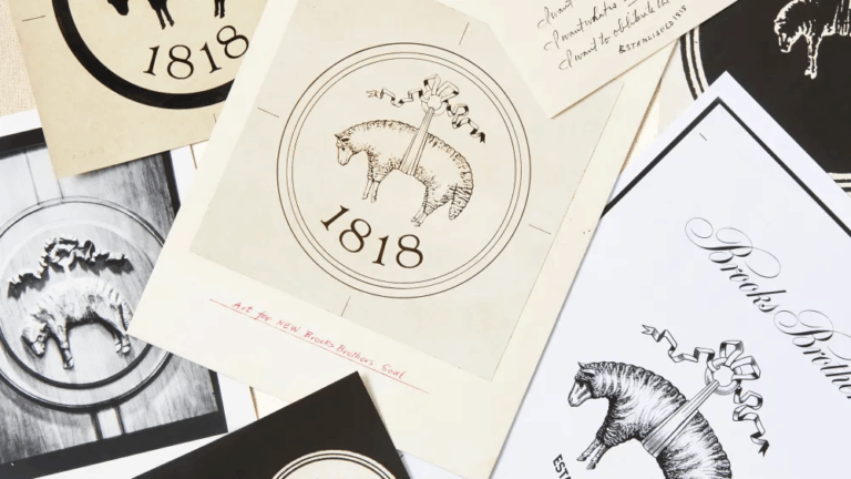 Vari loghi storici di Brooks Brothers con l’emblema del golden fleece dal 1818 a oggi.