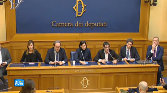 "Conferenza stampa alla Camera dei deputati con rappresentanti dell'opposizione parlamentare italiana"