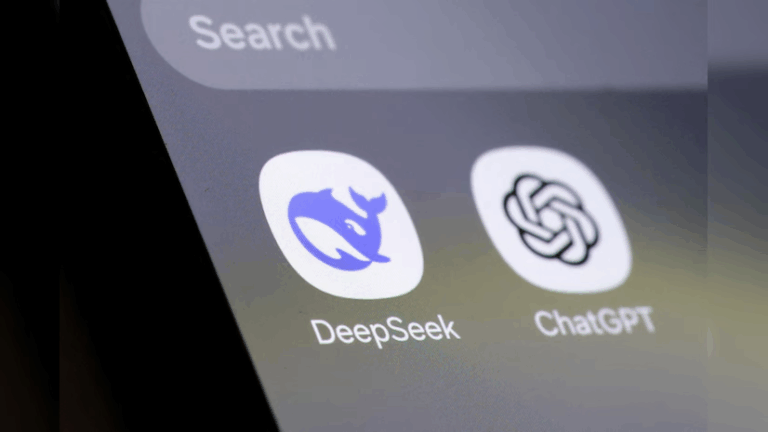Icone delle app DeepSeek e ChatGPT su uno schermo, simbolo della competizione tra intelligenze artificiali USA e Cina.