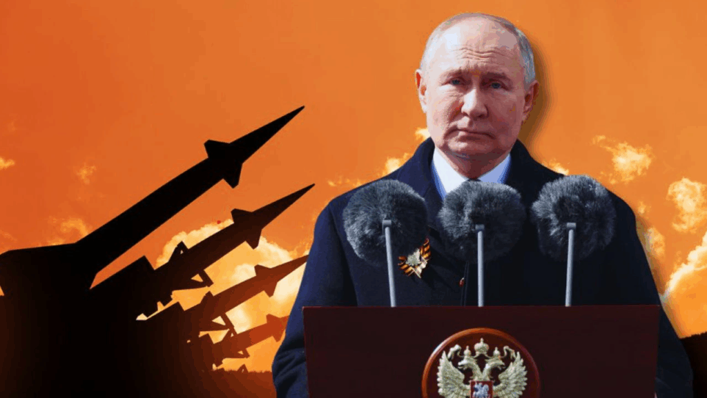 Vladimir Putin al podio con missili sullo sfondo e cielo rosso; immagine simbolica del potere militare e autoritario russo.