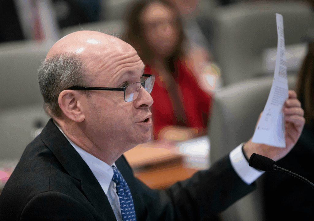 Marc Elias difende la democrazia americana, battaglia per i diritti di voto e contro l'autoritarismo di Trump e Musk