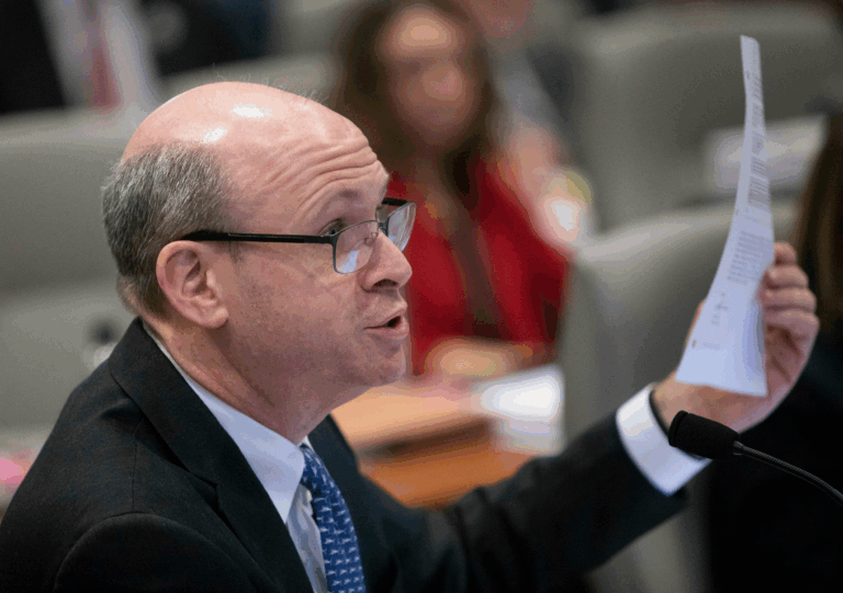 Marc Elias difende la democrazia americana, battaglia per i diritti di voto e contro l'autoritarismo di Trump e Musk