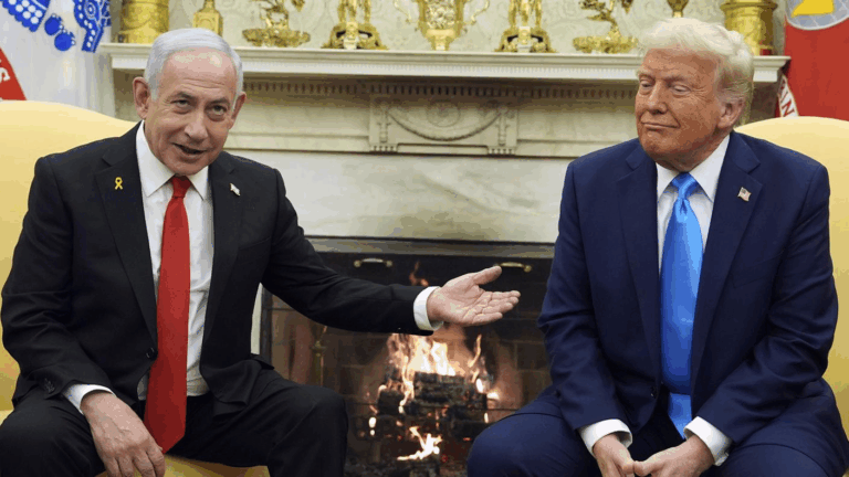 Donald Trump e Benjamin Netanyahu durante un incontro ufficiale, simbolo delle relazioni tra USA e Israele