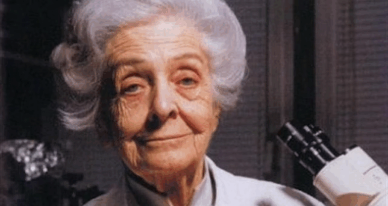 Ritratto di Rita Levi-Montalcini accanto a un microscopio, simbolo di eccellenza scientifica e grazia intellettuale