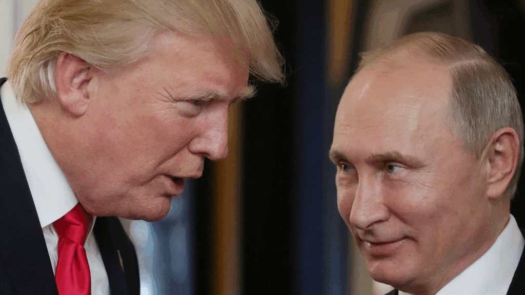 Donald Trump e Vladimir Putin in dialogo ravvicinato, simbolo dell'allineamento USA-Cremlino nella propaganda russa