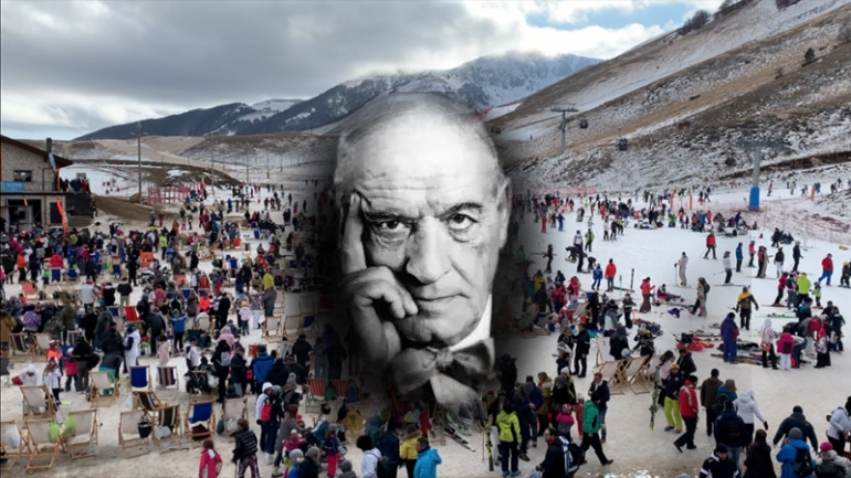 Ritratto di Ortega y Gasset sovrapposto a una veduta di Roccaraso affollata