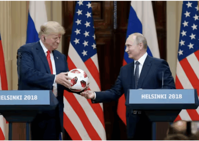 Donald Trump e Vladimir Putin simbolo dei rapporti geopolitici tra Washington e Mosca