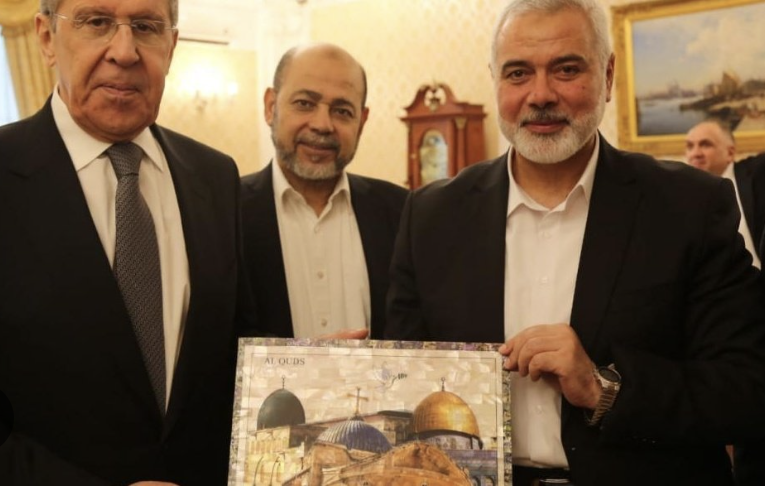 Incontro tra esponenti russi e leader di Hamas: simbolo dei legami geopolitici controversi al centro del dibattito politico italiano