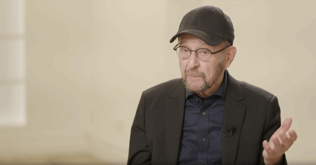 Steve Reich durante un’intervista: il compositore minimalista riflette sull’emozione nella musica contemporanea.