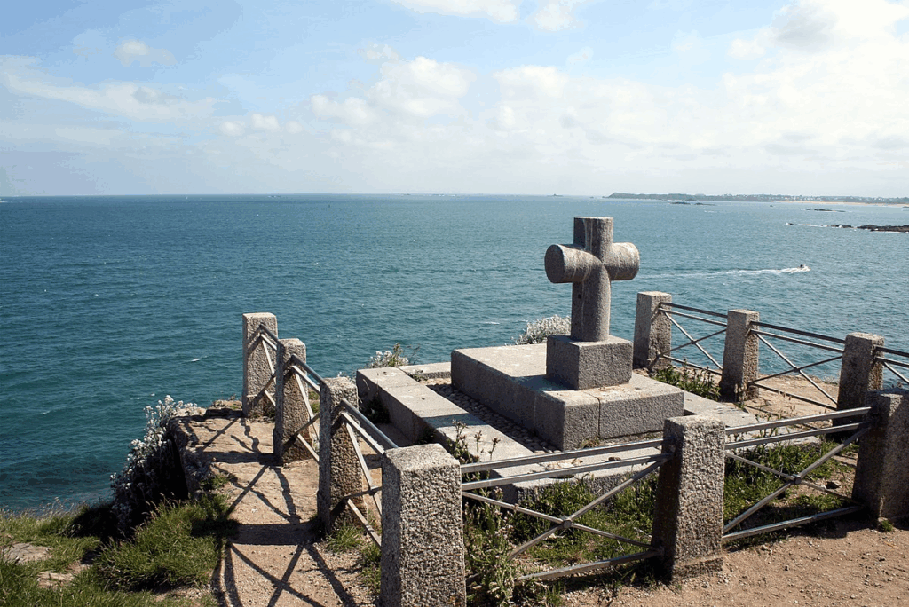 Tomba di Chateaubriand affacciata sul mare a Saint-Malo, in Bretagna.