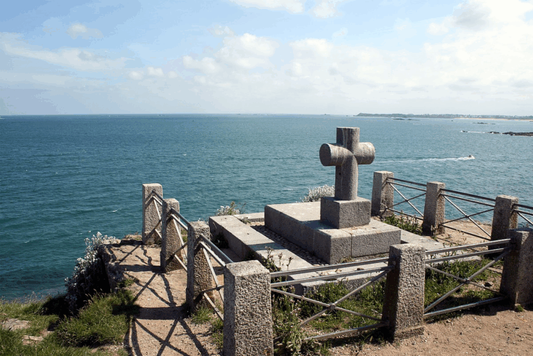 Tomba di Chateaubriand affacciata sul mare a Saint-Malo, in Bretagna.