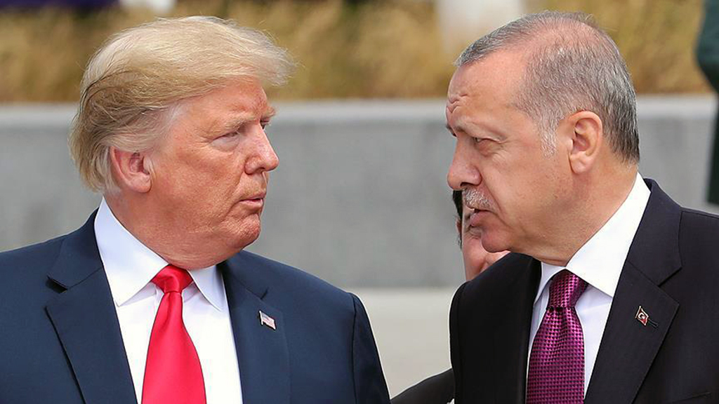 Donald Trump ed Erdogan si confrontano durante un incontro ufficiale