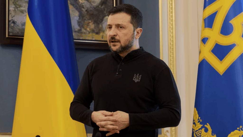 Volodymyr Zelensky durante un discorso ufficiale, al centro delle critiche di Giovanna Botteri e del dibattito politico italiano.