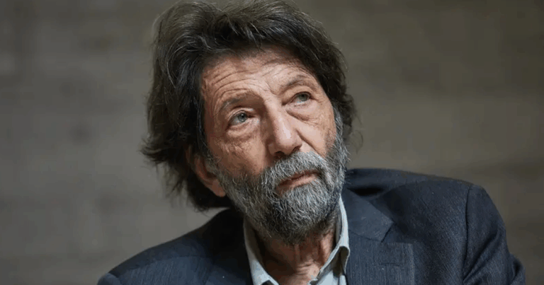 Ritratto di Massimo Cacciari, filosofo e politico italiano, sul rapporto tra etica e politica.