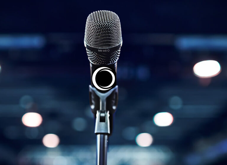Microfono pronto per gli Spazi InOltre su X: appuntamenti live di confronto e informazione aperta sull’attualità