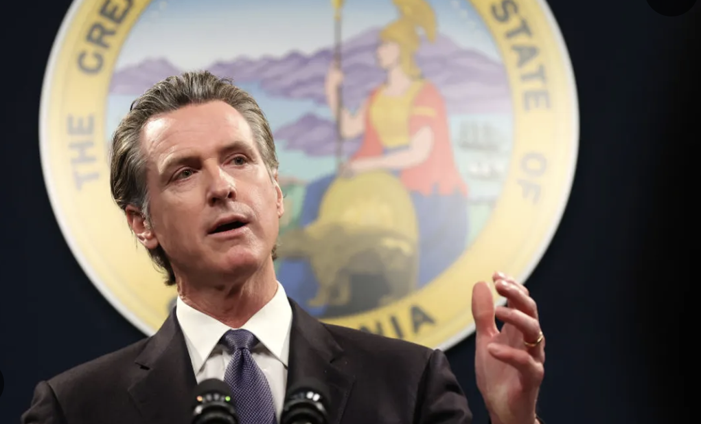 Gavin Newsom, governatore della California, simbolo della svolta pragmatica della sinistra verso il centro politico negli Stati Uniti