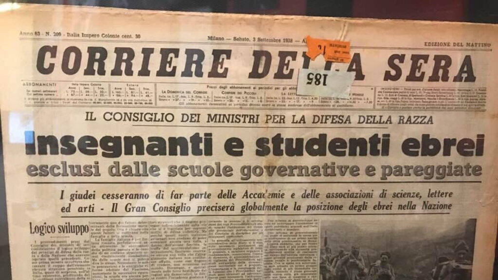 Prima pagina del Corriere della Sera con titolo sulla persecuzione fascista di insegnanti e studenti ebrei durante le leggi razziali in Italia